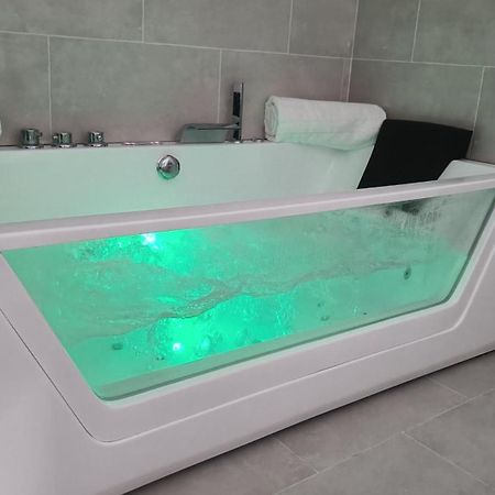 Why Not Apartment Емпуриабрава Екстериор снимка